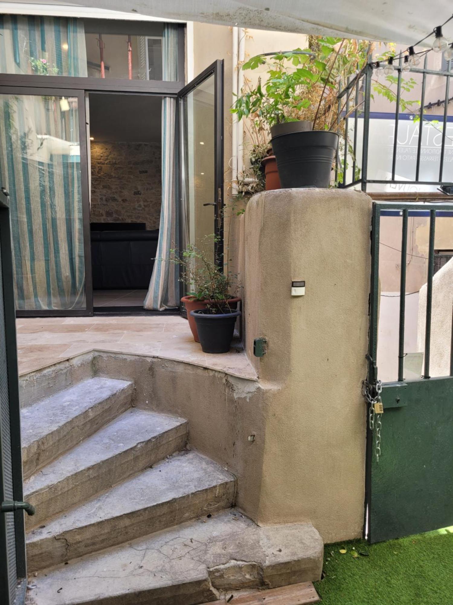 L'atypique Des Arenes Apartment